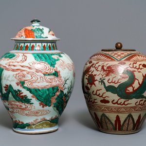 A Chinese famille verte vase and a Swatow jar, Transitional period and 19th C. — photo 3