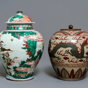 A Chinese famille verte vase and a Swatow jar, Transitional period and 19th C. — photo 4