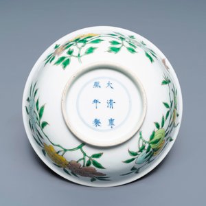 A Chinese famille verte vase and an 'anhua' dragon bowl, Kangxi mark, 19th C. — photo 11