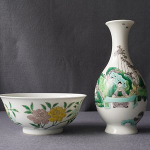 A Chinese famille verte vase and an 'anhua' dragon bowl, Kangxi mark, 19th C. — photo 12