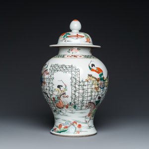 A Chinese famille verte vase and cover, 19th C. — photo 3
