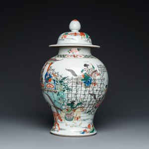 A Chinese famille verte vase and cover, 19th C. — photo 4