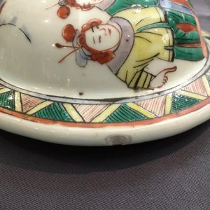 A Chinese famille verte vase and cover with a court scene, 19th C. — 照片 13