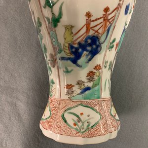 A Chinese famille verte vase and cover with mythical beasts, Kangxi — 照片 18