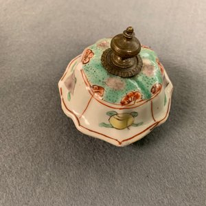 A Chinese famille verte vase and cover with mythical beasts, Kangxi — 照片 26