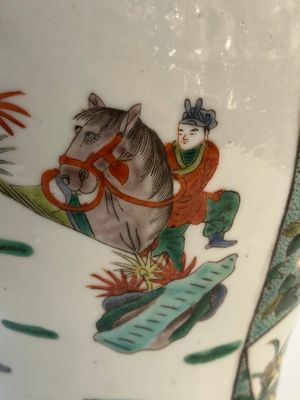 A Chinese famille verte vase and two covered vases, 19th C. — photo 13