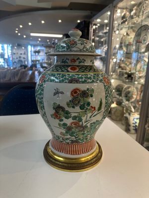 A Chinese famille verte vase and two covered vases, 19th C. — photo 18