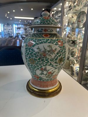 A Chinese famille verte vase and two covered vases, 19th C. — photo 19