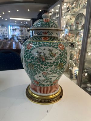 A Chinese famille verte vase and two covered vases, 19th C. — photo 21