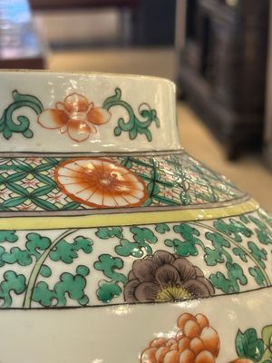 A Chinese famille verte vase and two covered vases, 19th C. — photo 25