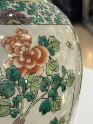 A Chinese famille verte vase and two covered vases, 19th C. — photo 26