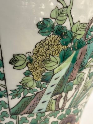 A Chinese famille verte vase and two covered vases, 19th C. — photo 28