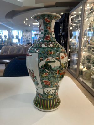 A Chinese famille verte vase and two covered vases, 19th C. — photo 4