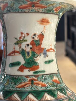 A Chinese famille verte vase and two covered vases, 19th C. — photo 6