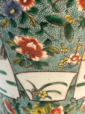 A Chinese famille verte vase and two covered vases, 19th C. — photo 10