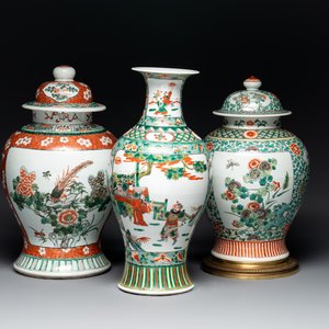 A Chinese famille verte vase and two covered vases, 19th C. — photo 1