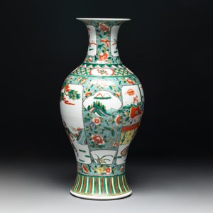 A Chinese famille verte vase and two covered vases, 19th C. — photo 11