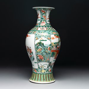 A Chinese famille verte vase and two covered vases, 19th C. — photo 13