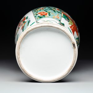 A Chinese famille verte vase and two covered vases, 19th C. — photo 15
