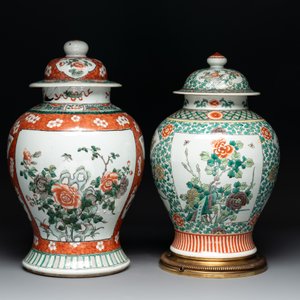 A Chinese famille verte vase and two covered vases, 19th C. — photo 4
