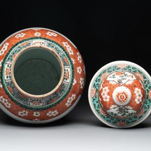 A Chinese famille verte vase and two covered vases, 19th C. — photo 6