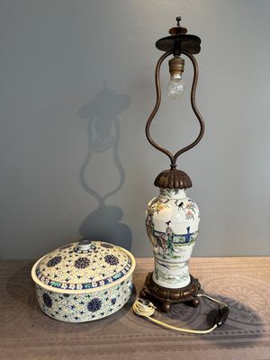 A Chinese famille verte vase mounted as lamp and a famille rose covered tureen, 19th C. — photo 1