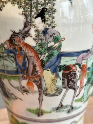 A Chinese famille verte vase mounted as lamp and a famille rose covered tureen, 19th C. — photo 27