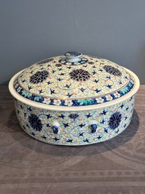 A Chinese famille verte vase mounted as lamp and a famille rose covered tureen, 19th C. — photo 3