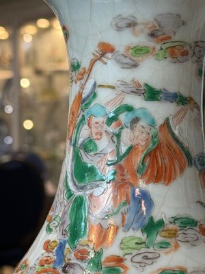 A Chinese famille verte vase, two famille rose jars and three covered jars, 19th C. — photo 13