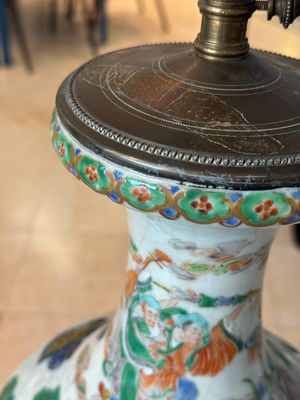 A Chinese famille verte vase, two famille rose jars and three covered jars, 19th C. — photo 15