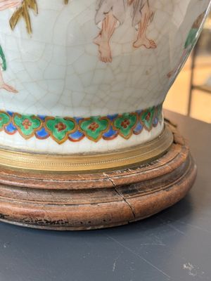A Chinese famille verte vase, two famille rose jars and three covered jars, 19th C. — photo 16