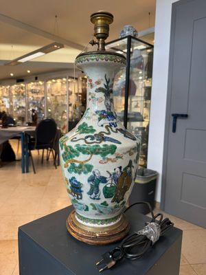 A Chinese famille verte vase, two famille rose jars and three covered jars, 19th C. — photo 9