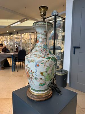 A Chinese famille verte vase, two famille rose jars and three covered jars, 19th C. — photo 10