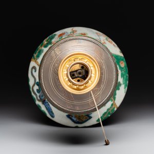 A Chinese famille verte vase, two famille rose jars and three covered jars, 19th C. — photo 4