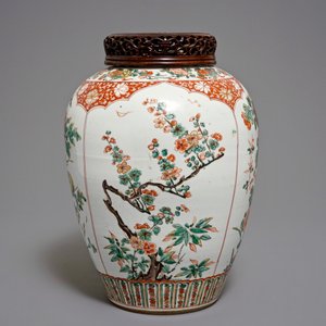 A Chinese famille verte vase with a carved wooden cover, Kangxi — photo 2