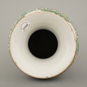 A Chinese famille verte vase with a dragon, 19th C. — 照片 6