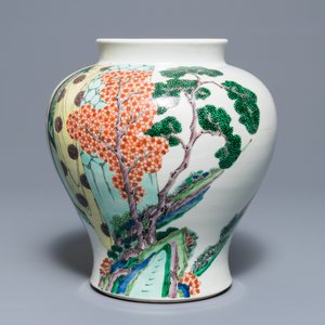 A Chinese famille verte vase with figures in a temple, Kangxi mark, 19th C. — photo 7