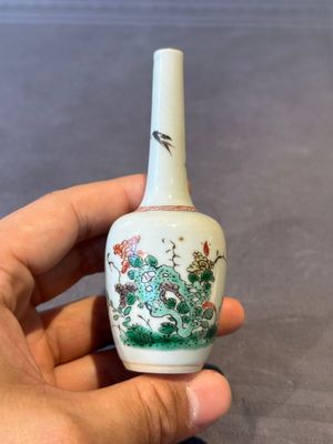 A Chinese famille verte vase with floral design, Kangxi — 照片 1