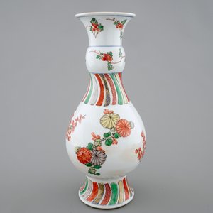 A Chinese famille verte vase with floral design, Kangxi — 照片 2