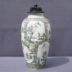A Chinese famille verte vase with landscape medallions, Kangxi — photo 17
