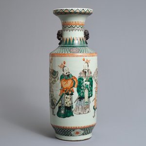 A Chinese famille verte vase with officials and warriors, 19th C. — photo 1