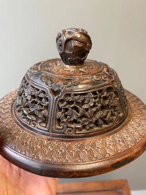 A Chinese famille verte vase with reticulated wooden cover and stand, Kangxi — 照片 26