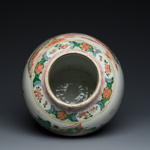 A Chinese famille verte vase with reticulated wooden cover and stand, Kangxi — 照片 6