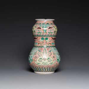A Chinese famille verte vase with taotie masks, Xuande mark, 19th C. — 照片 4