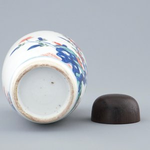 A Chinese famille verte vase with wooden cover, Kangxi — 照片 3