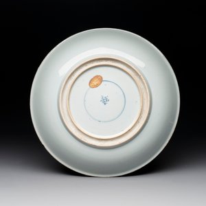 A Chinese famille verte 'warriors on horseback' dish, lingzhi mark, Kangxi — photo 2