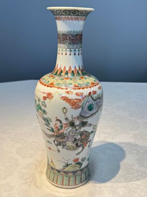 A Chinese famille verte 'Warriors' vase, Kangxi mark, 19th C. — photo 1