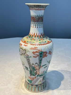 A Chinese famille verte 'Warriors' vase, Kangxi mark, 19th C. — photo 4