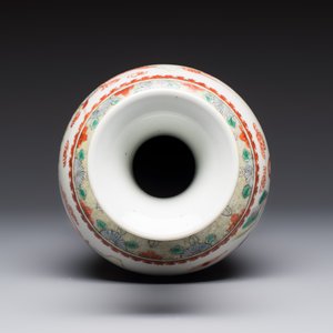 A Chinese famille verte 'Warriors' vase, Kangxi mark, 19th C. — photo 5