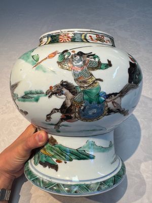 A Chinese famille verte 'Warriors' vase, Kangxi — photo 1
